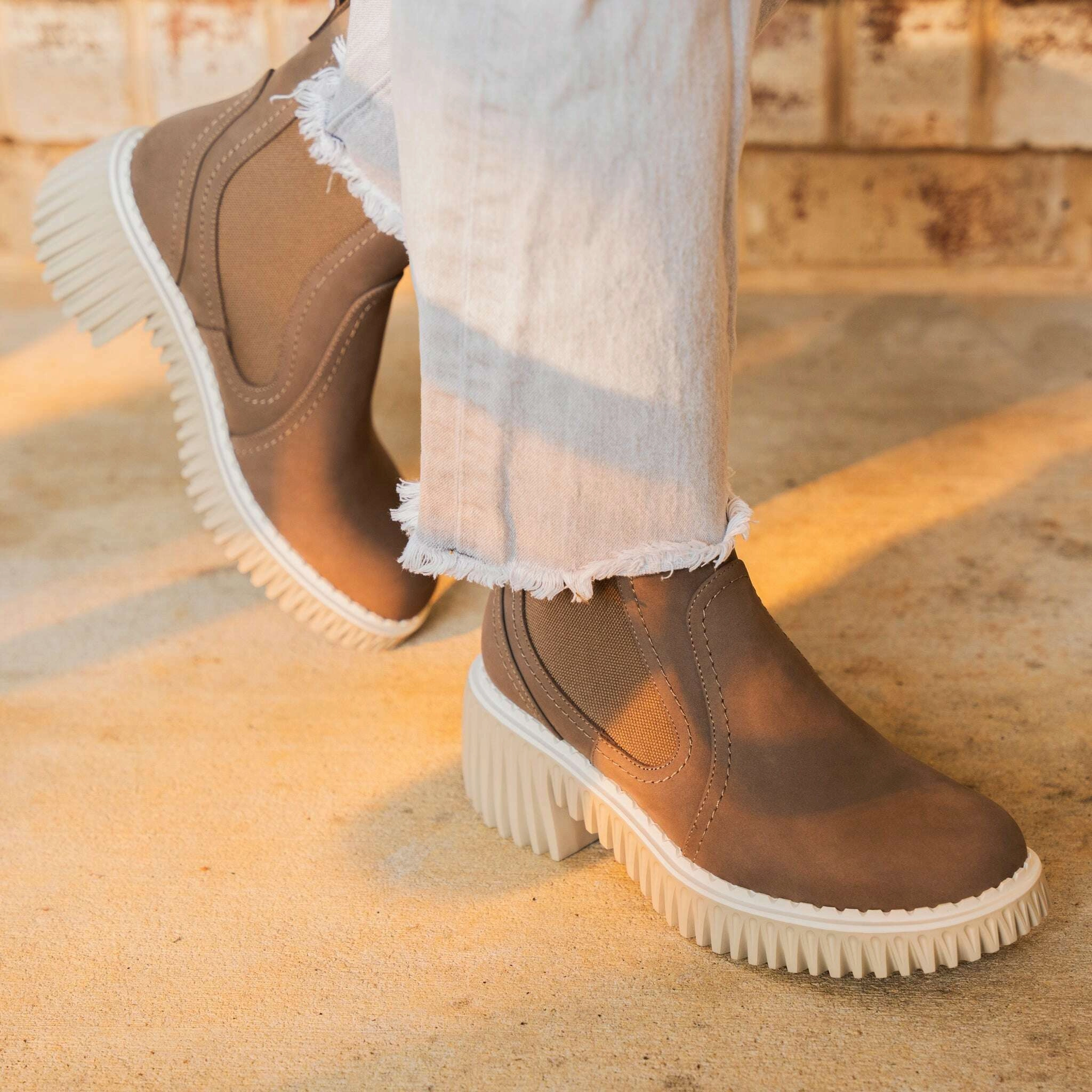 Woven Elastic Mary Jane Shoes 4CCCCEES - Plita Cella - Ivory and Grey