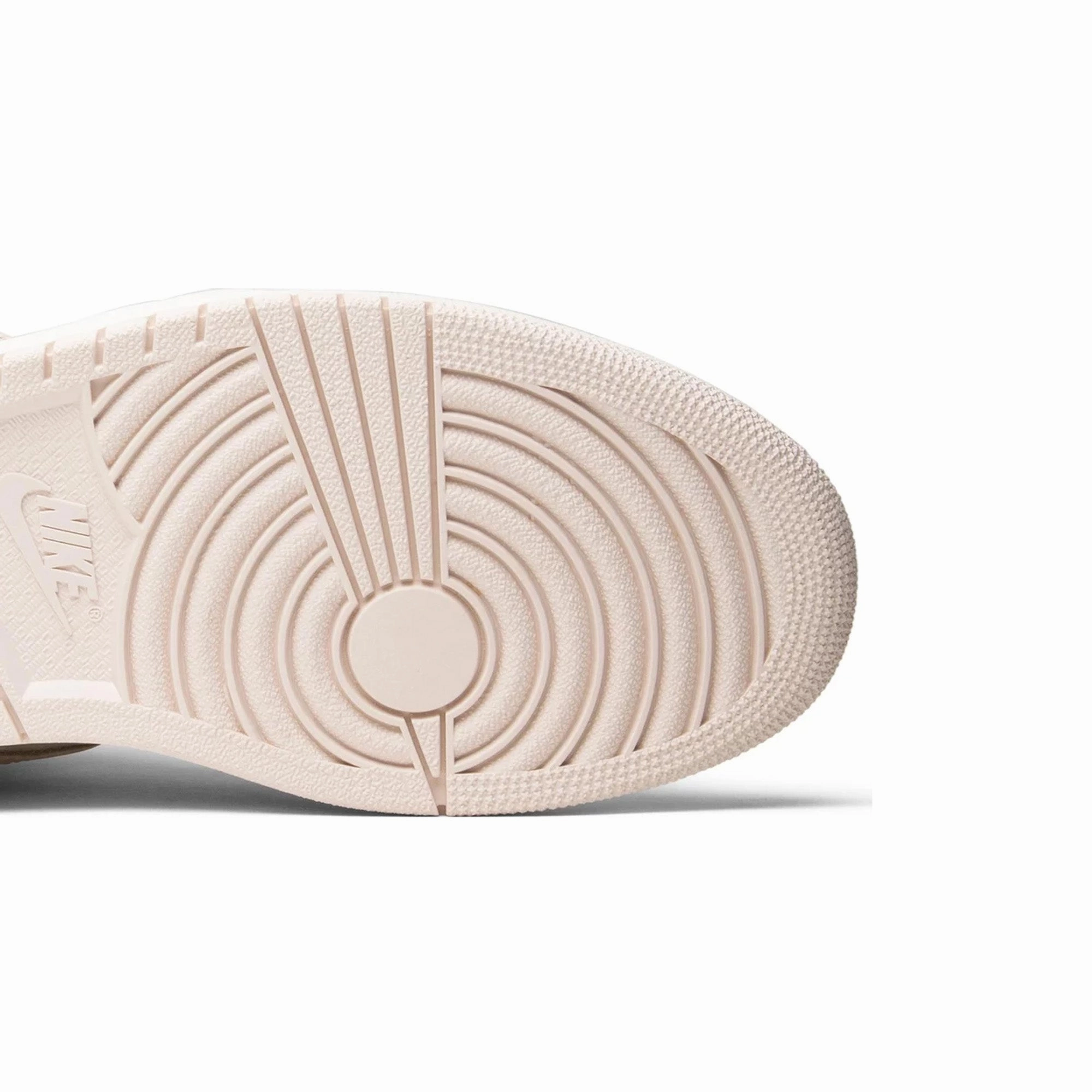 Air Jordan 1 'Guava Ice' Cool Looking Basketball Shoes