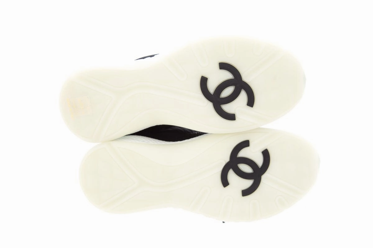 Snow Boots 5t Chanel Black Nylon & Suede Snow Booties SZ 37.5