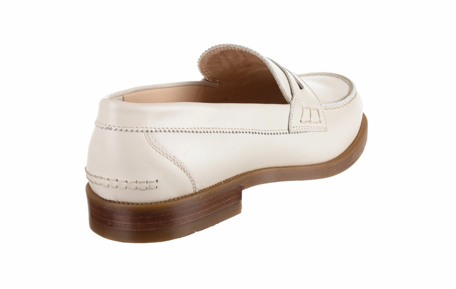 Oxfords Vs Loafers Bb Chanterelle White