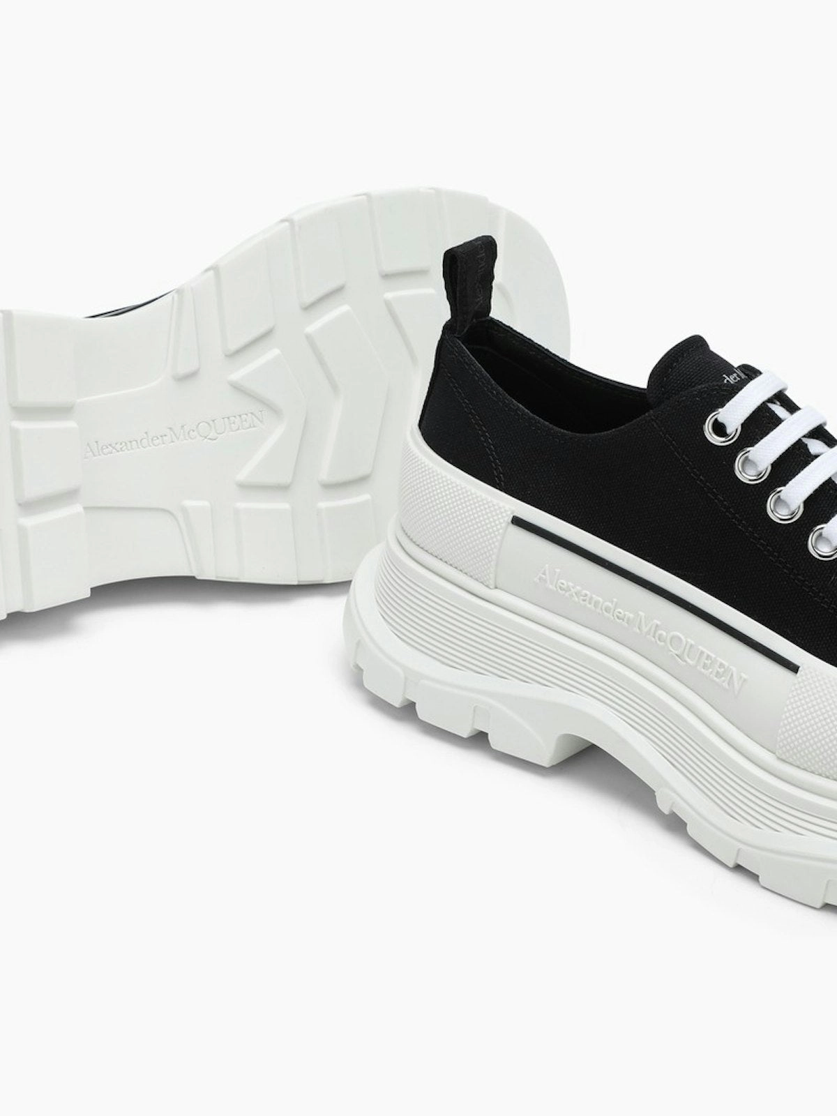 BLACK/WHITE TREAD SLICK SHOES Runs Casual Shoes