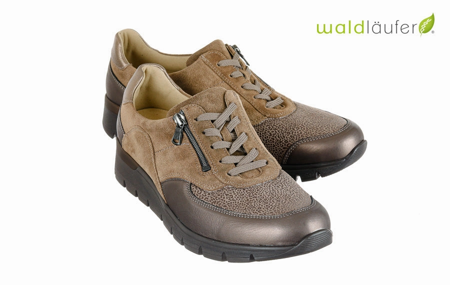 Wal Jill Tying Ghillie Brogue Laces