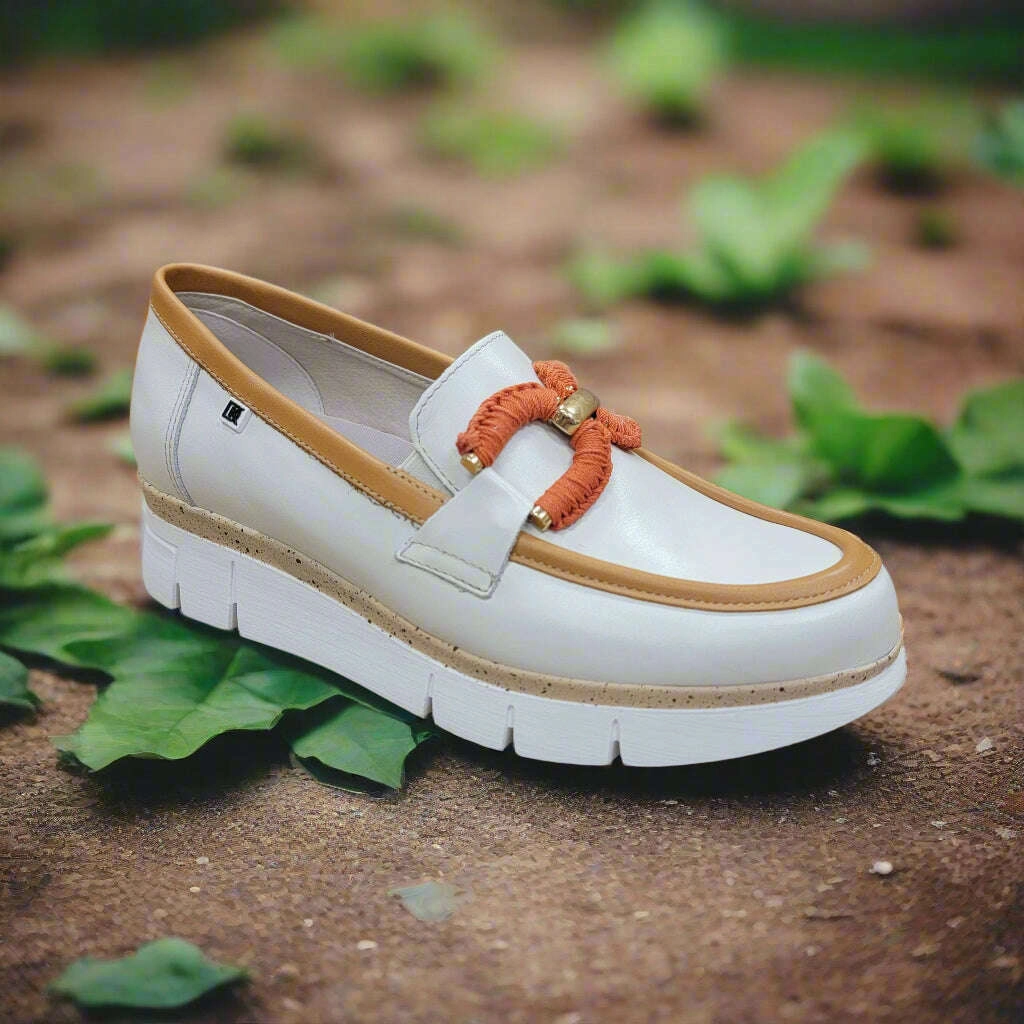 FLUCHOS - D9298 in Sugar/Camel Loafers With Soles