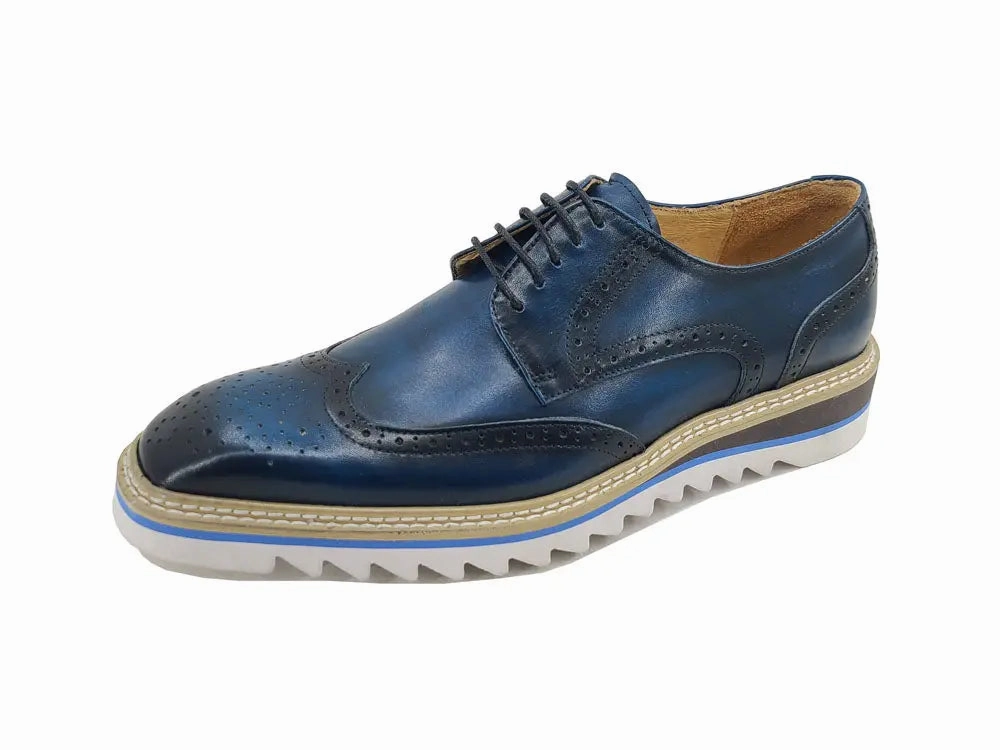 Wing-tip Blucher style Oxford with ligtweight sole Dress Shoes
