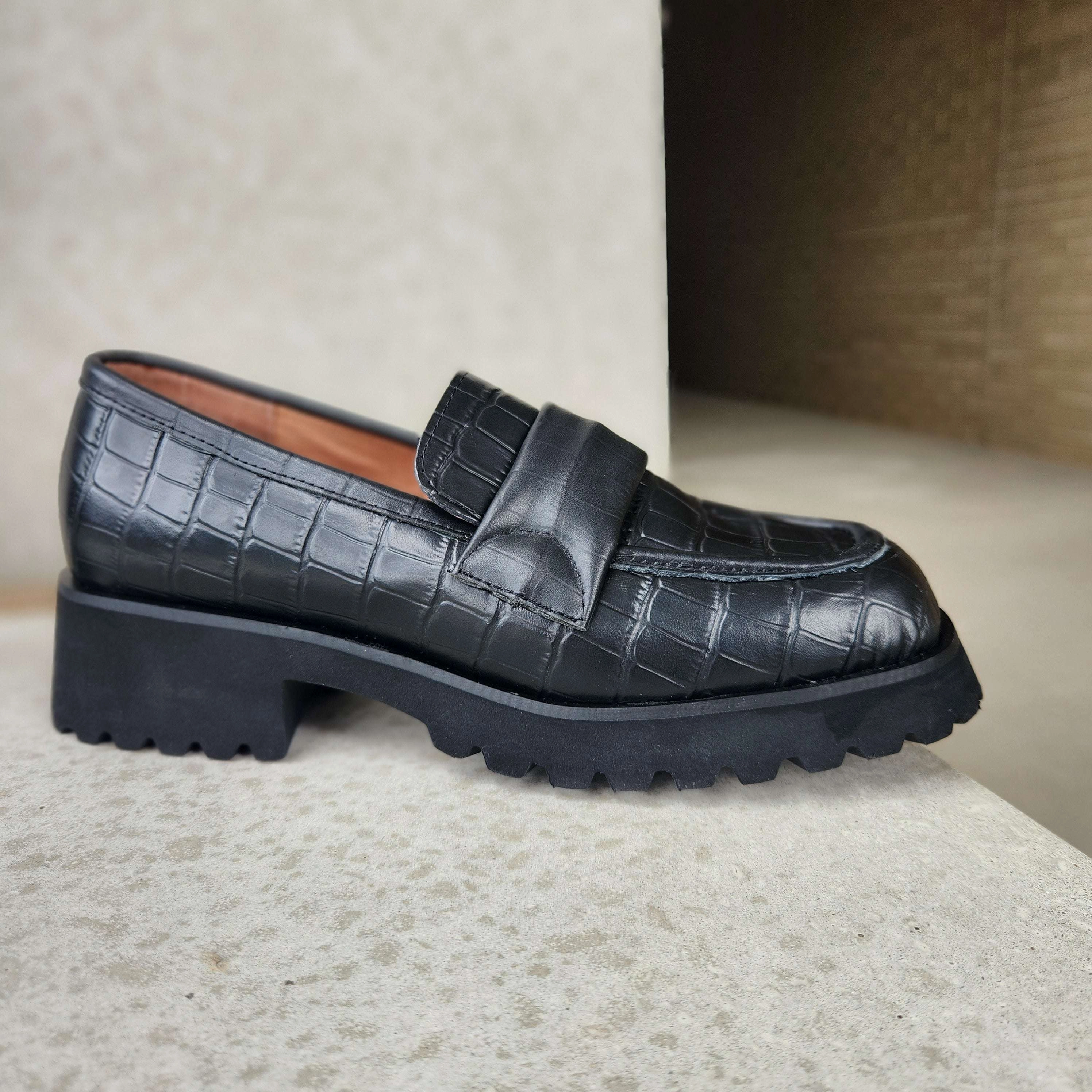 All Black - Banded Lugg Loafer Doc Marten Loafers