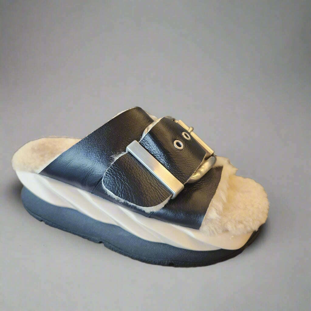 Berries Mary Jane Shoes 4CCCCEES Mellow Laze in Oreo/Shearling