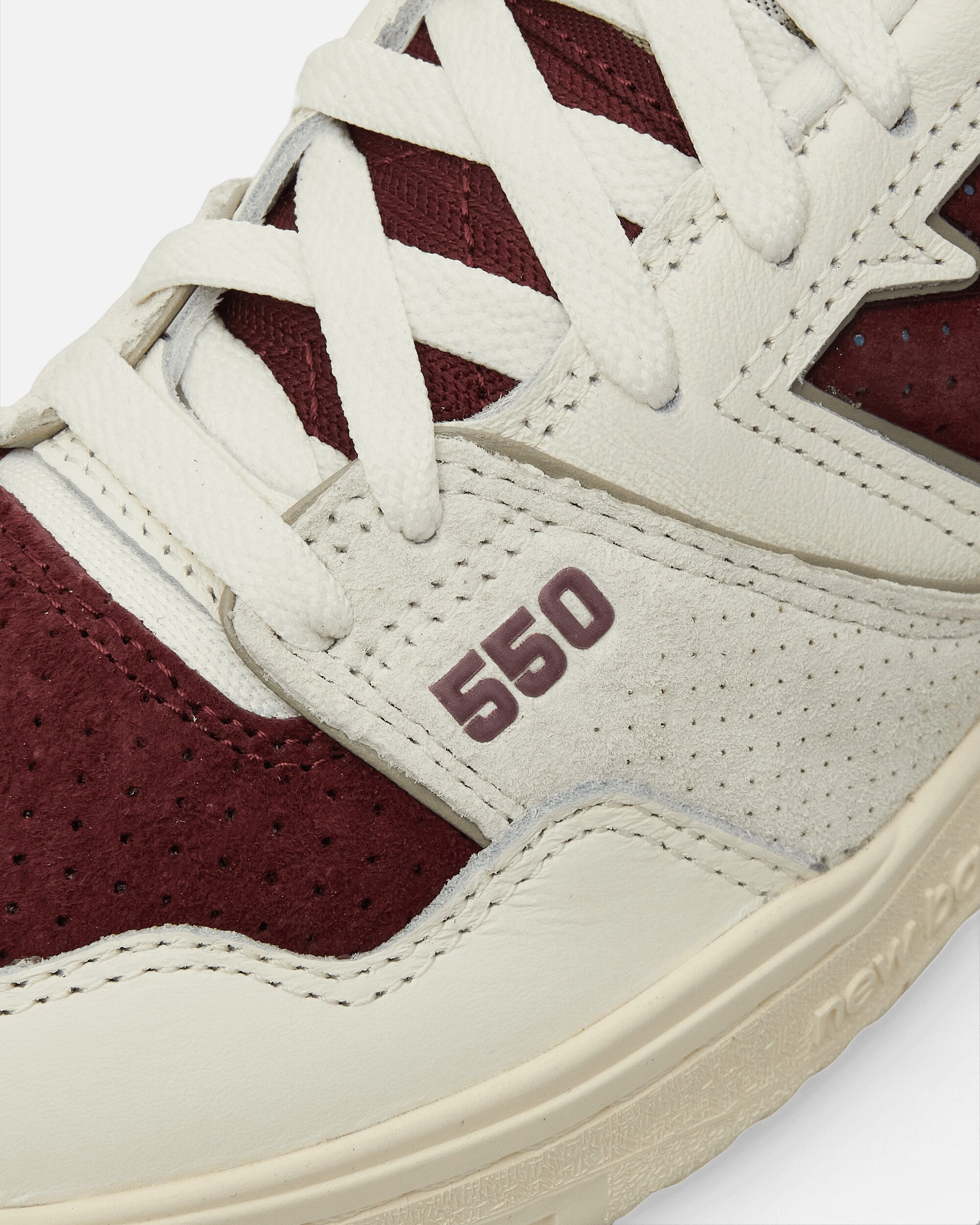 Grinches Basketball Shoes 550 Sneakers Sea Salt / Classic Crimson