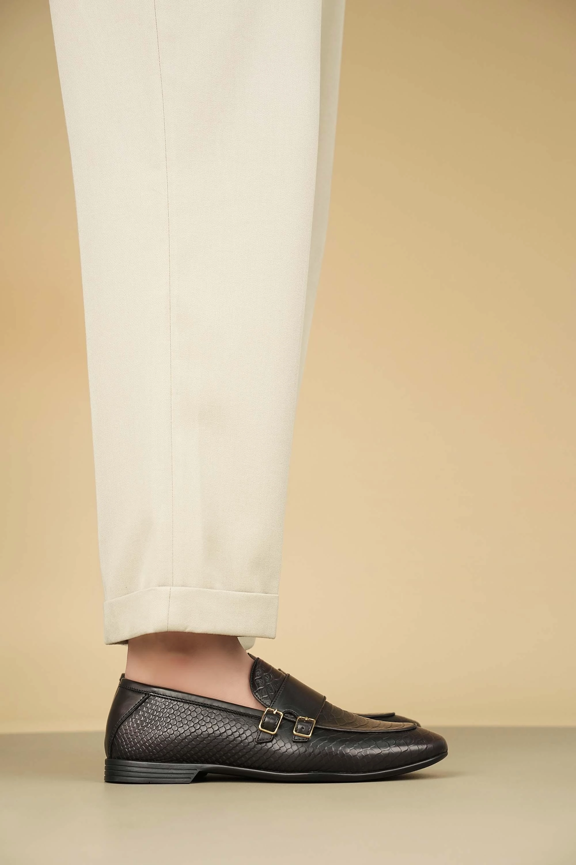 LOGO 10001 MRA Brogues And Shorts