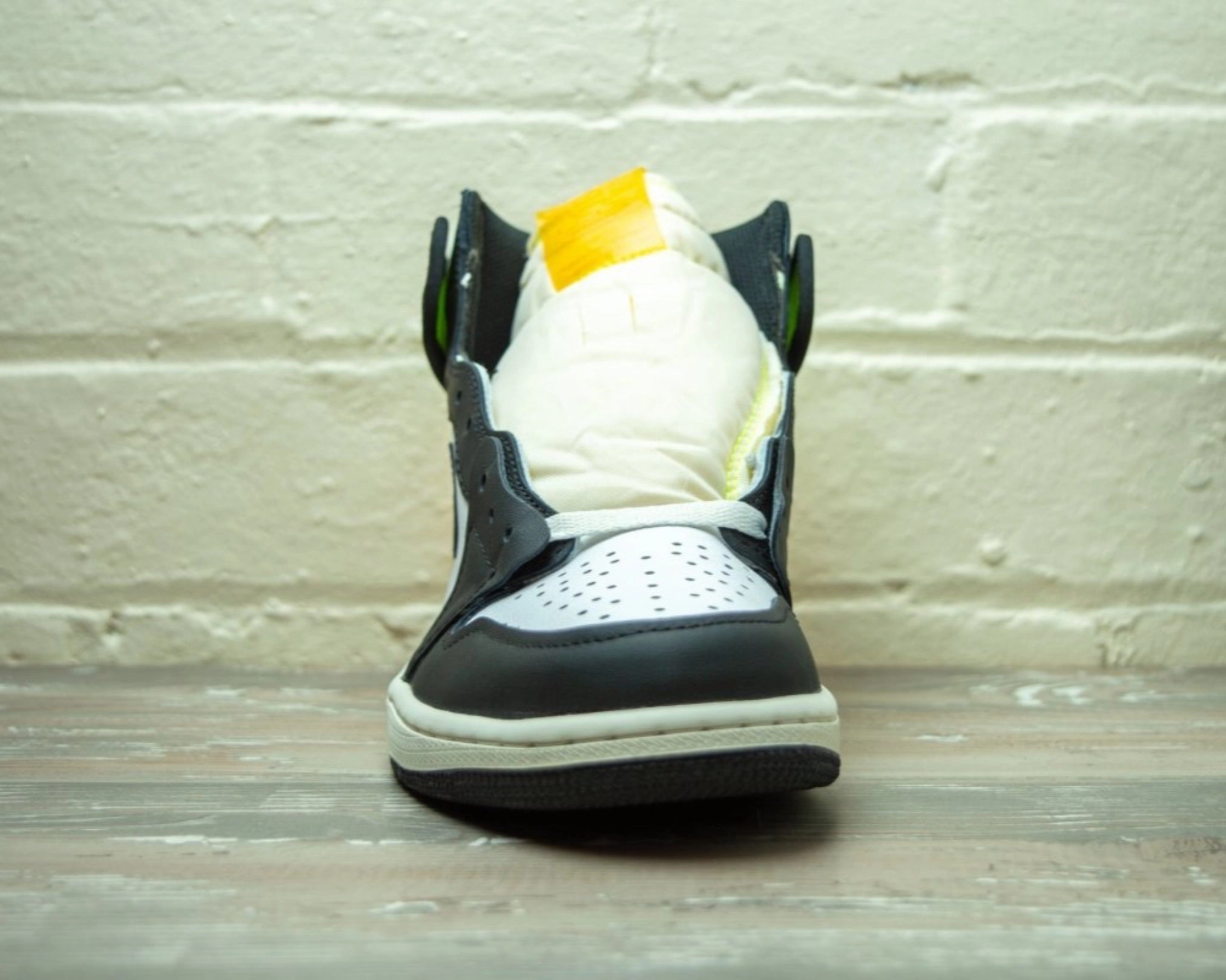 Nike Shoes Lightweight Nike Air Jordan 1 Retro High University Gold 555088 118