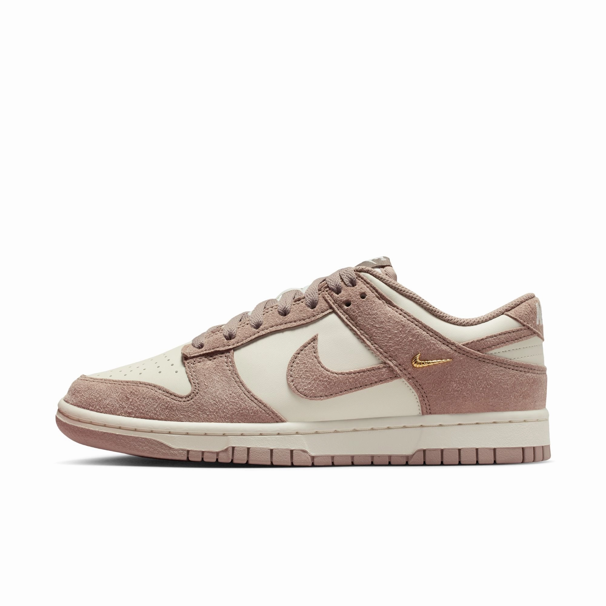 Nike "Dunk Low" W - Sail / Malt / Metallic Gold Nike Xdr Basketball Shoes