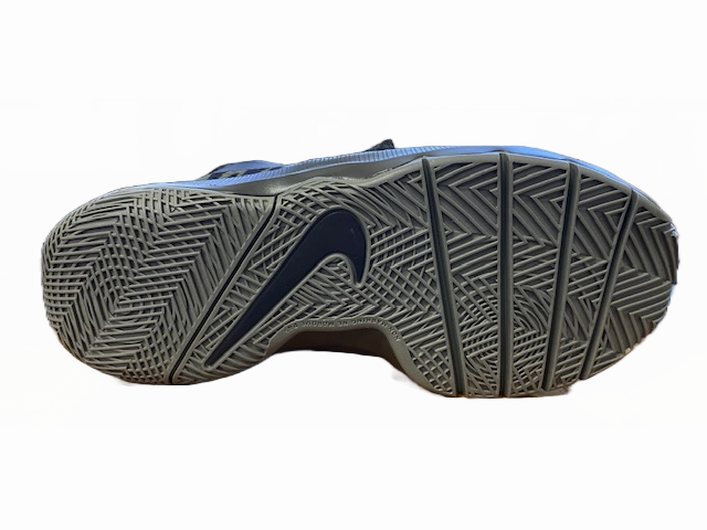 Nike Monarch Iv Shoes Nike scarpa da basket da junior Team Hustle 8 881941 301 olive