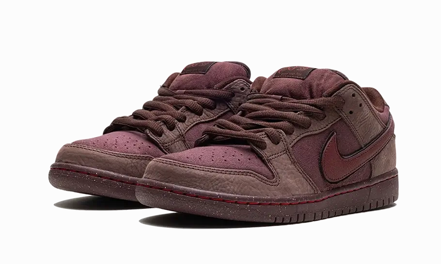 Photo Shoes Nike Nike SB Dunk Low City Of Love Burgundy Crush