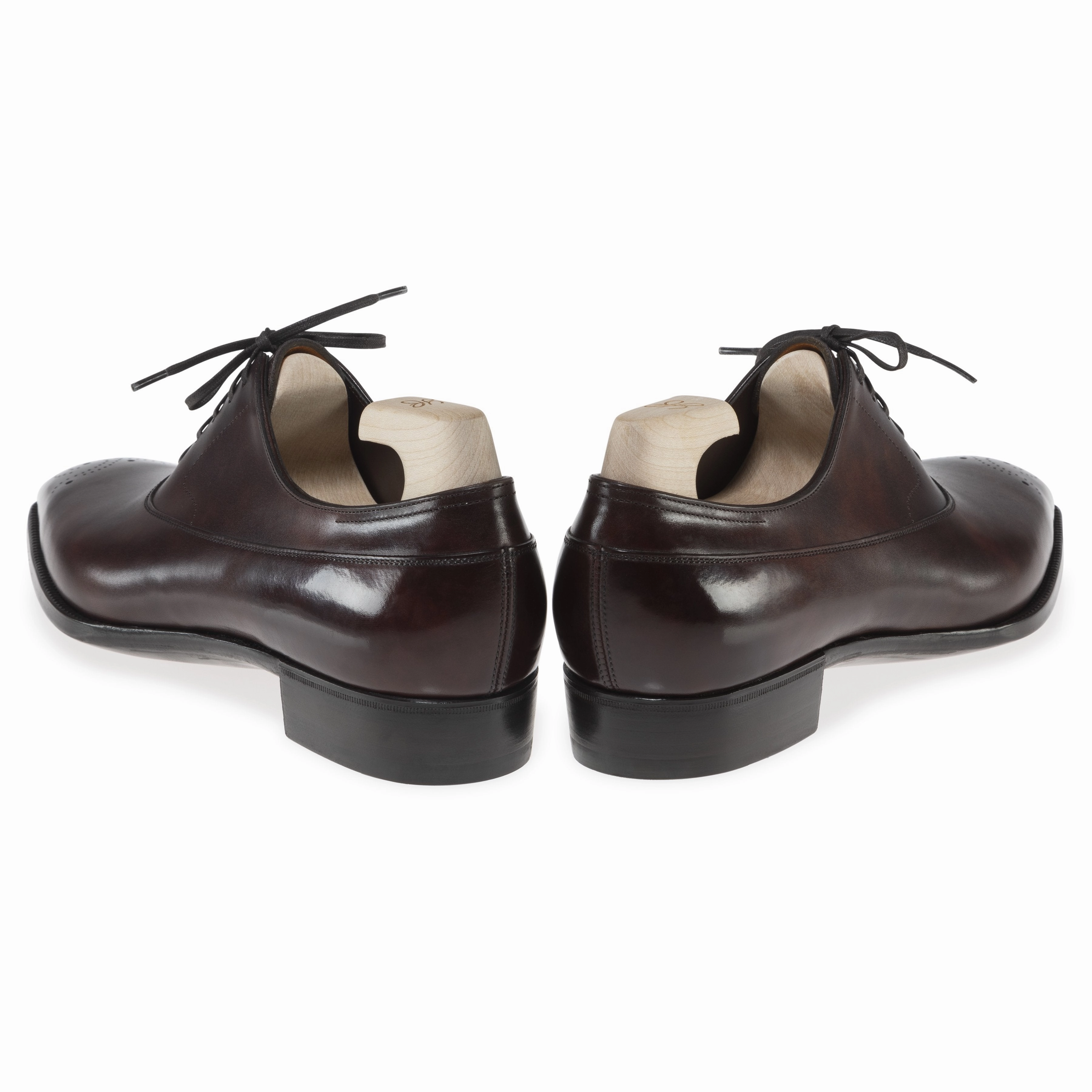 Width Nile Medallion Oxford