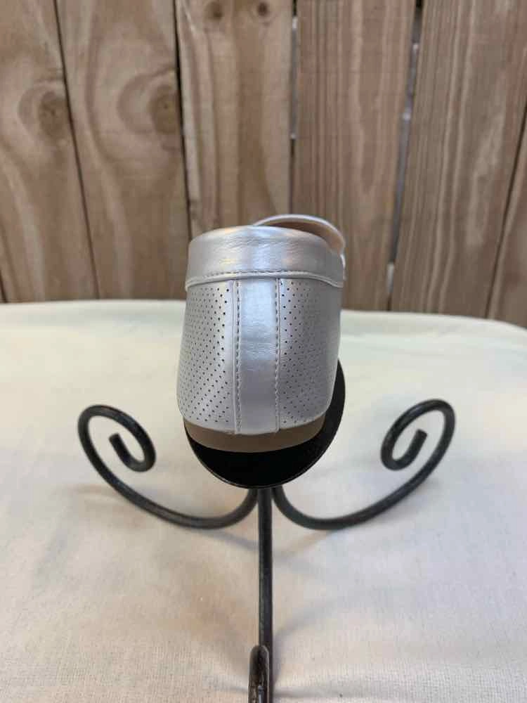 Louis Vuitton Loafers NWT JOURNEE COLLECTION SHOES 8.5 Silver LOAFER Shoes