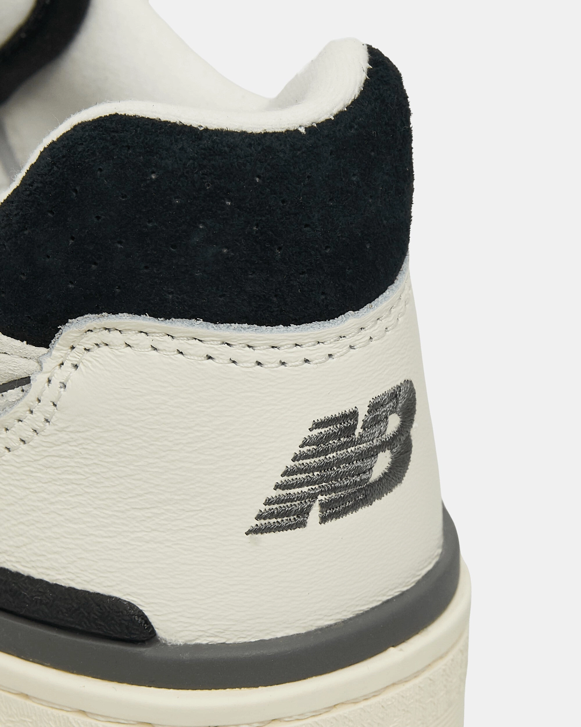 550 Sneakers Sea Salt / Black Griffin Basketball Shoes