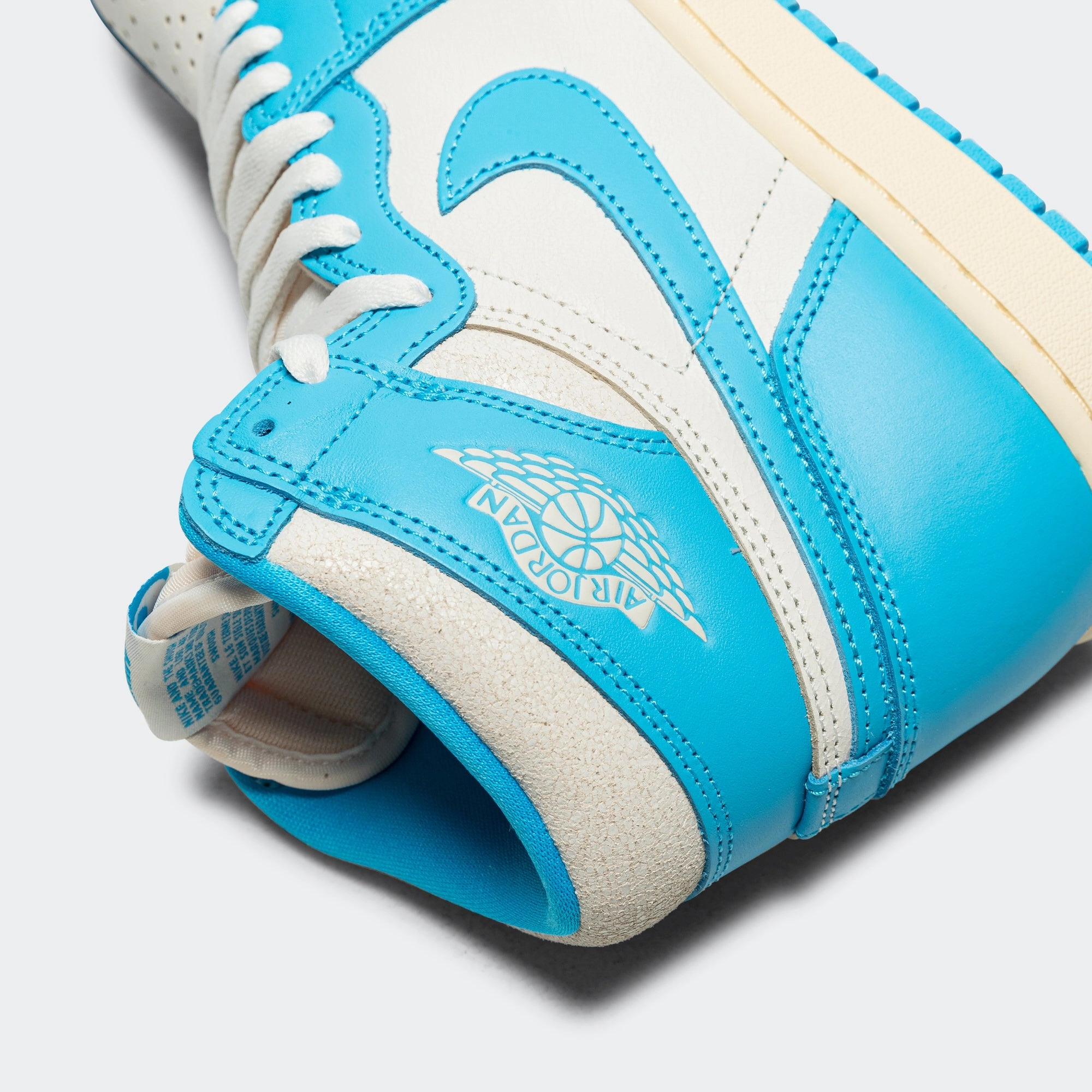 Basketball Shoes Mb.02 Air Jordan 1 Retro High OG - Dark Powder Blue/Sail