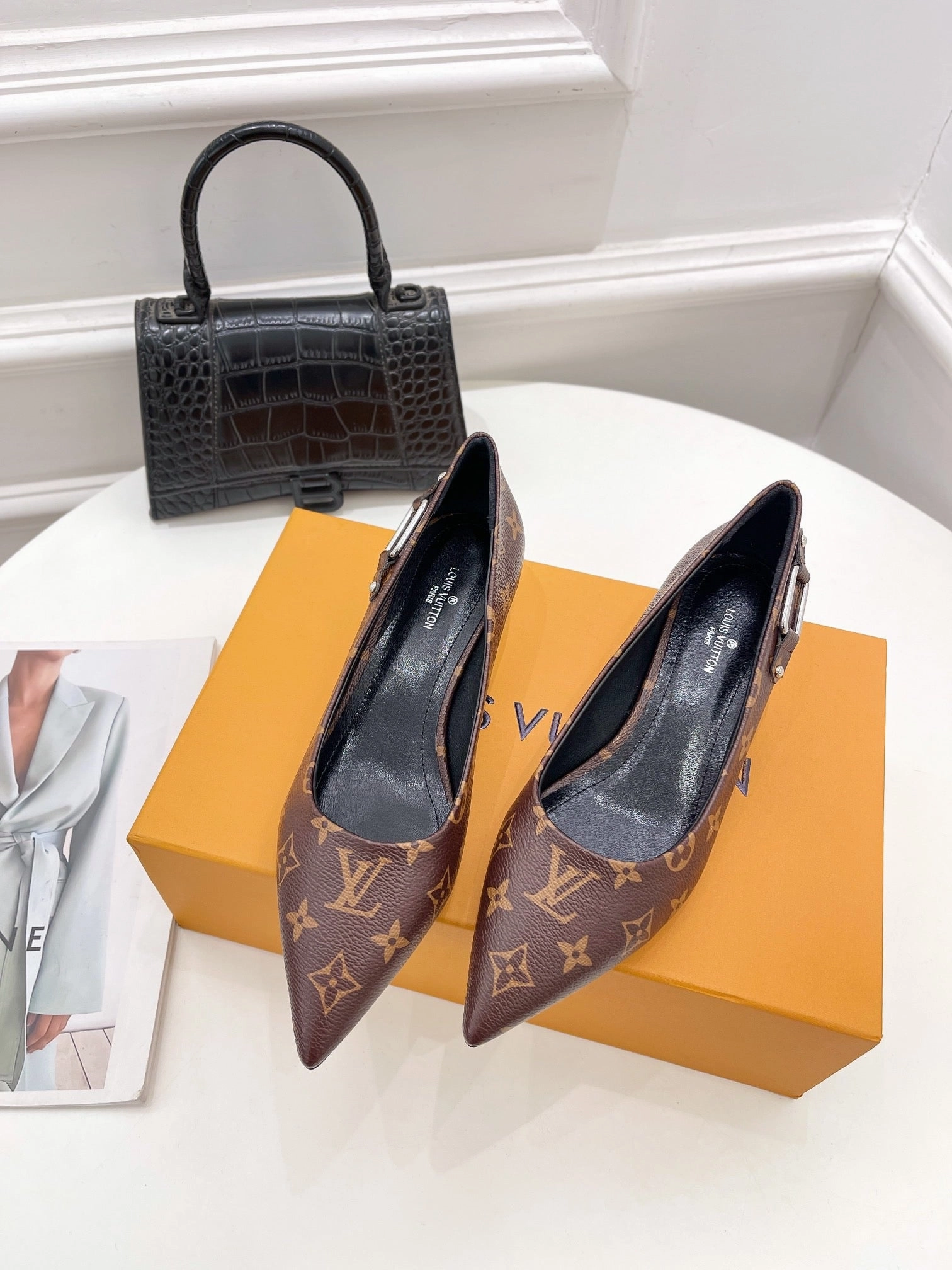 SE807 Pointed Toe Flats / Size4-11 Originals Forum Bold Casual Shoes