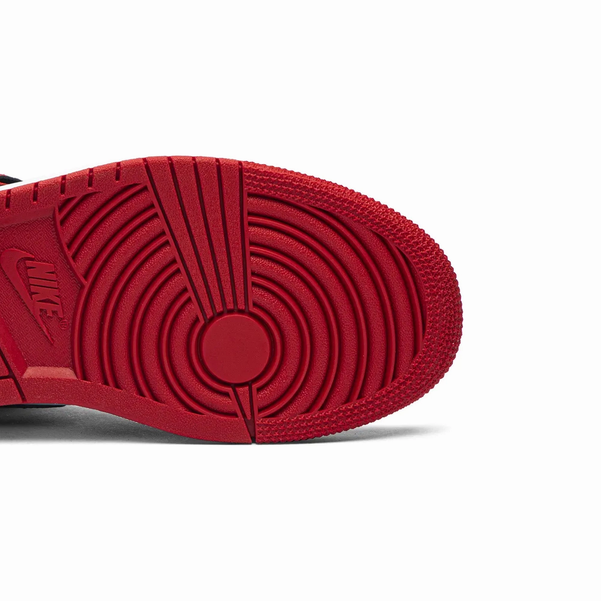 Lebron High Top Basketball Shoes Air Jordan 1 'Satin Black Toe'