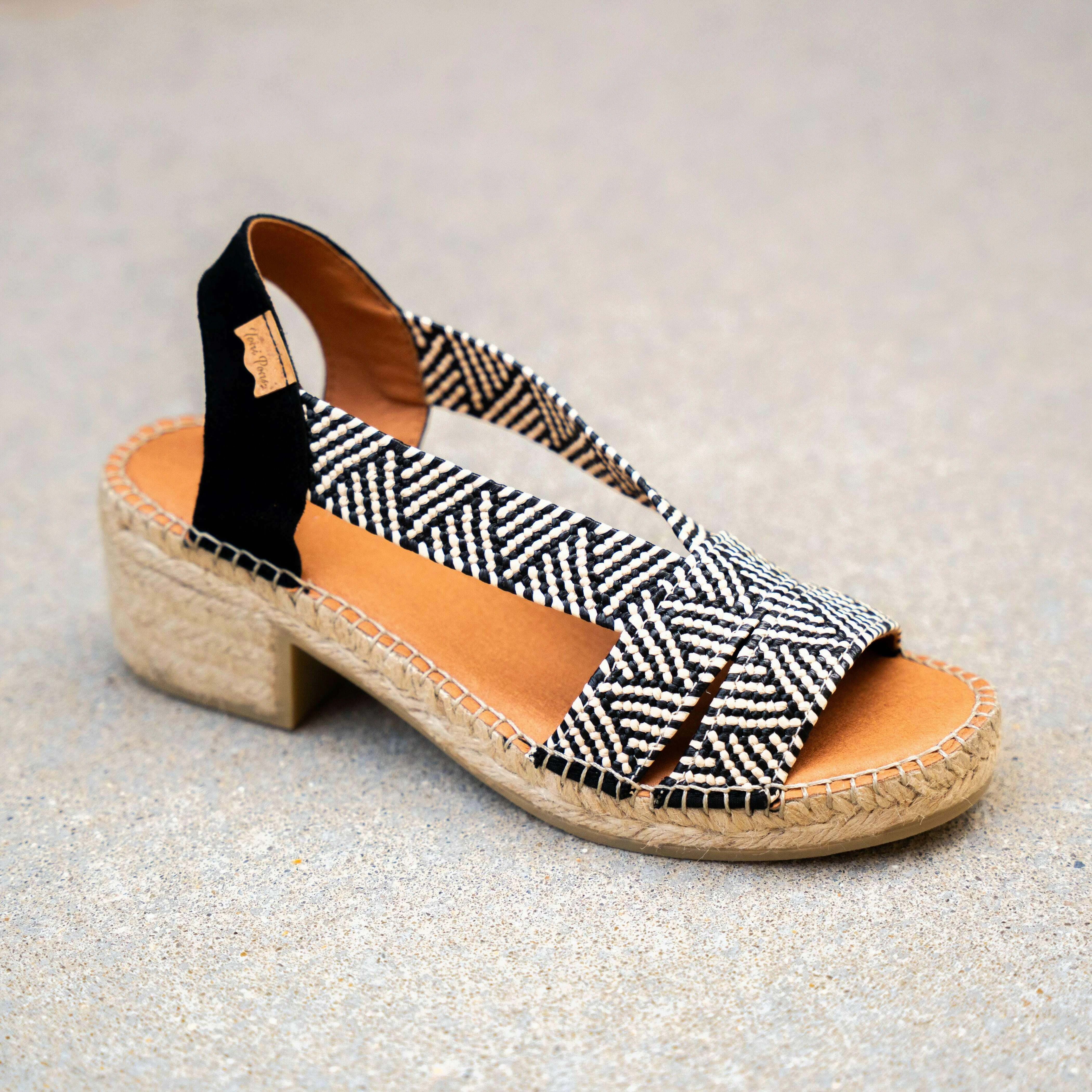 TONI PONS - Dalyn Mary Jane Wide Width Shoe