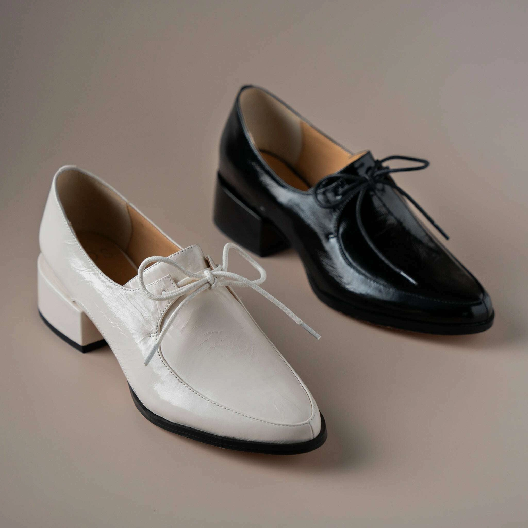 EOS - Casi - Oxford Low Heel - Black & Ivory Patent Chunky Tassel Loafers