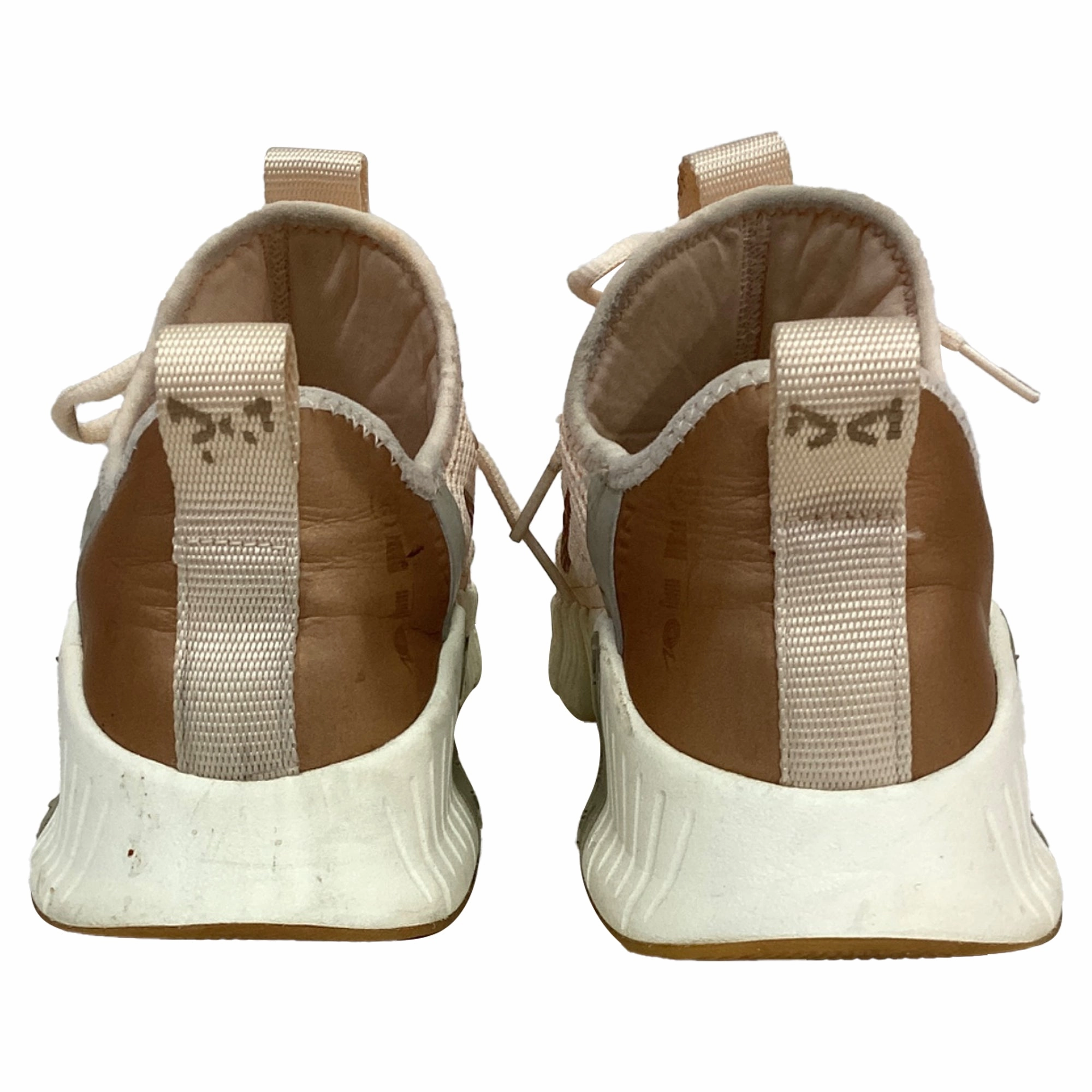 Minimalist Training Shoe Nike Free Metcon 3 Sneakers in Guava Ice Polyester