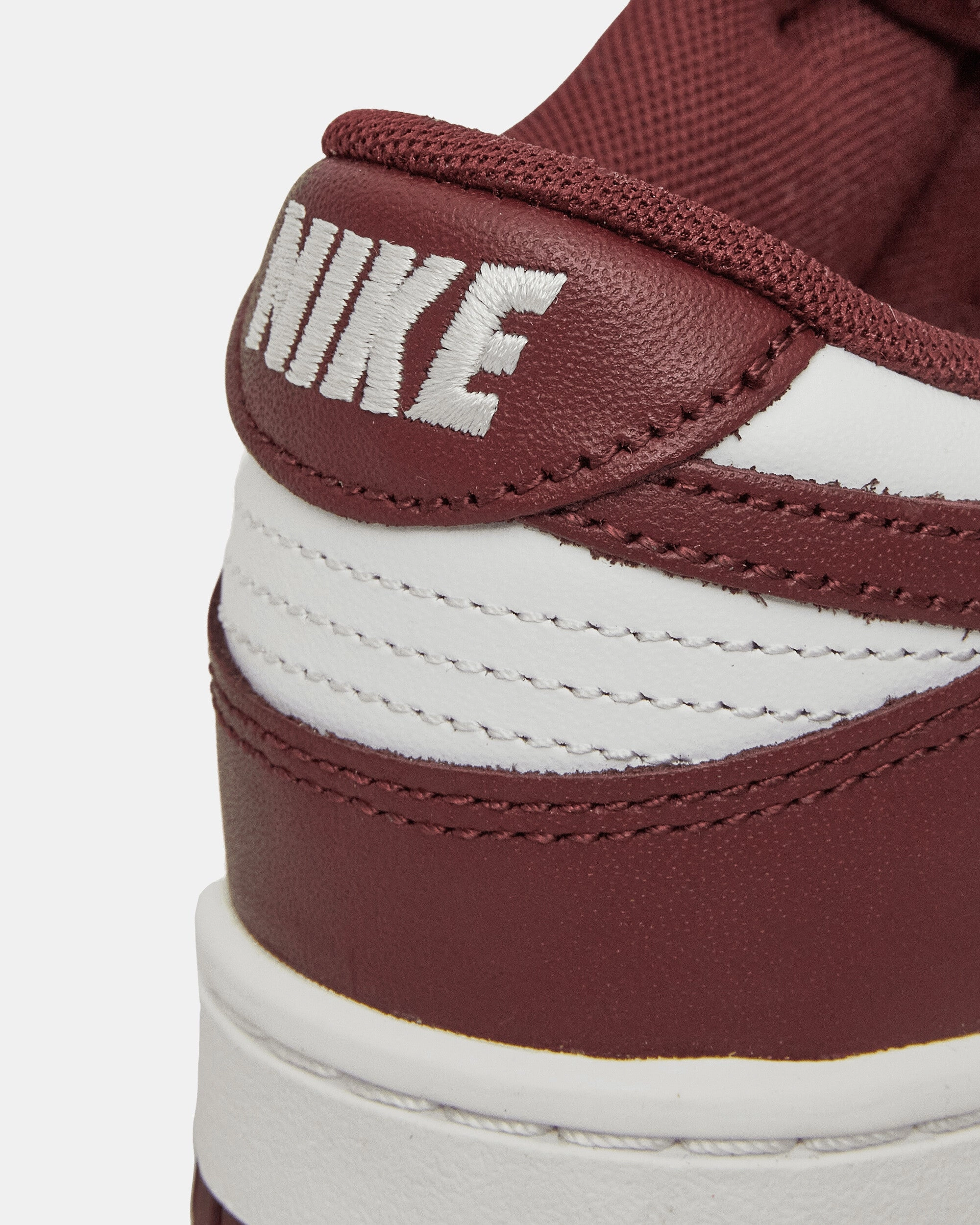 Dunk Low Retro Sneakers White / Redwood Top Ten Low Basketball