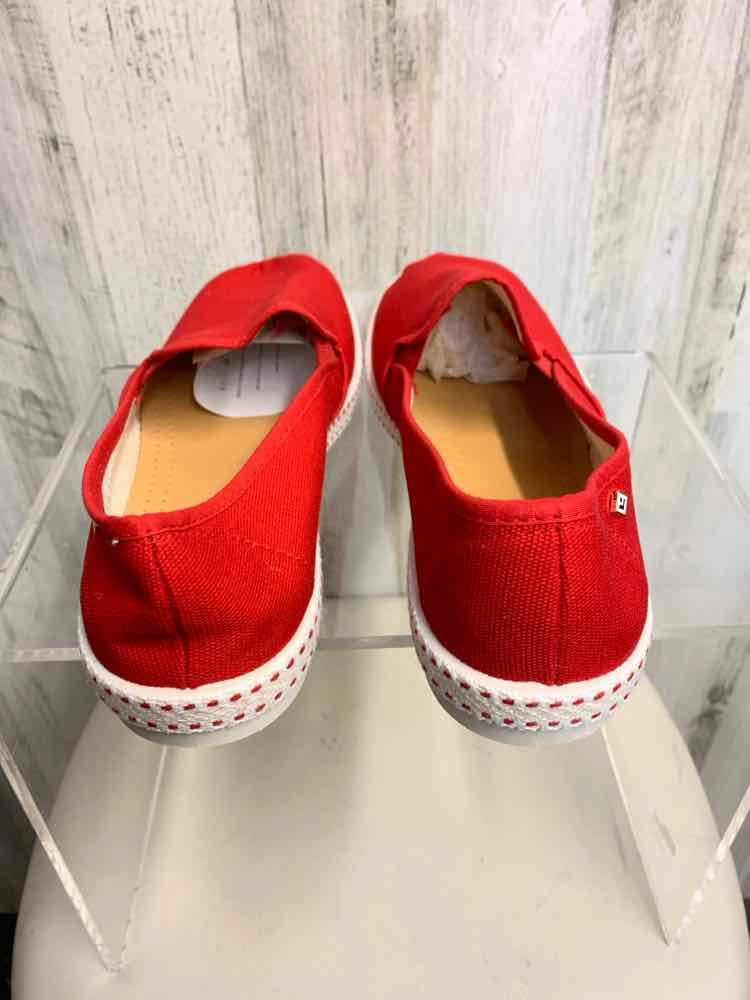 NWT RIVIERAS SHOES Shoe Size 10.5 Red CANVAS SLIP ON Shoes Best Casual Shoes With Wide Toe Box